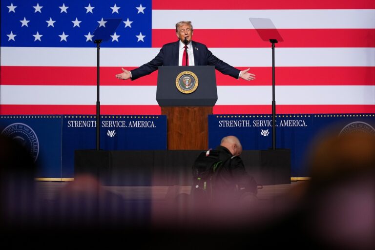 Governo Trump demite diplomata dos EUA por relacionamento com chinesa
