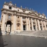 Vaticano aponta falhas da Igreja Católica com vítimas de abusos