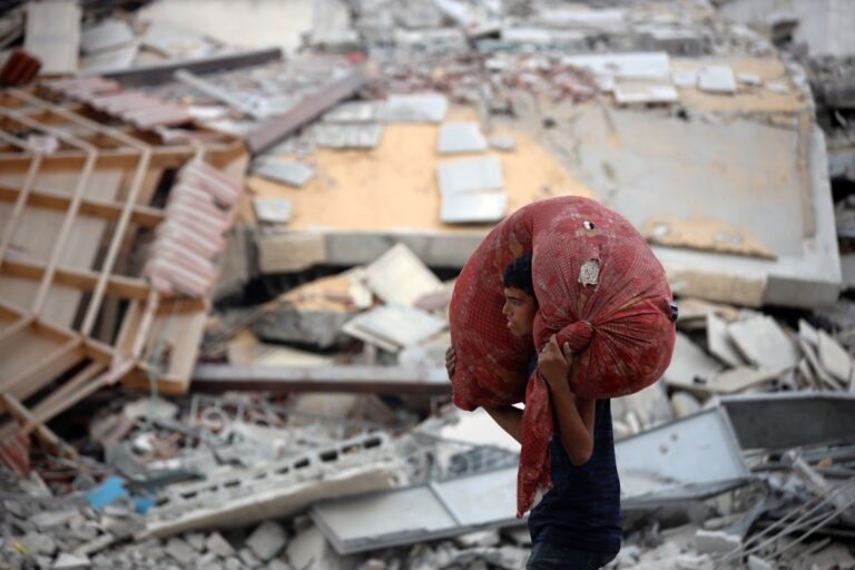 Ajuda chega a Gaza após garantia de liberação de reféns em acordo