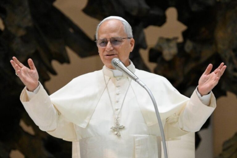 Papa Leão XIV critica “acumulação de riqueza” em primeira exortação