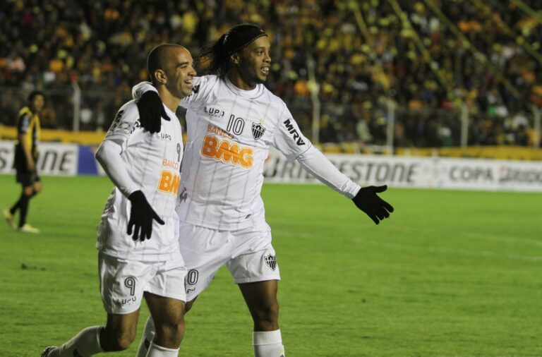 Tardelli revela concentração com Ronaldinho em 2013: “Cerveja e poker”