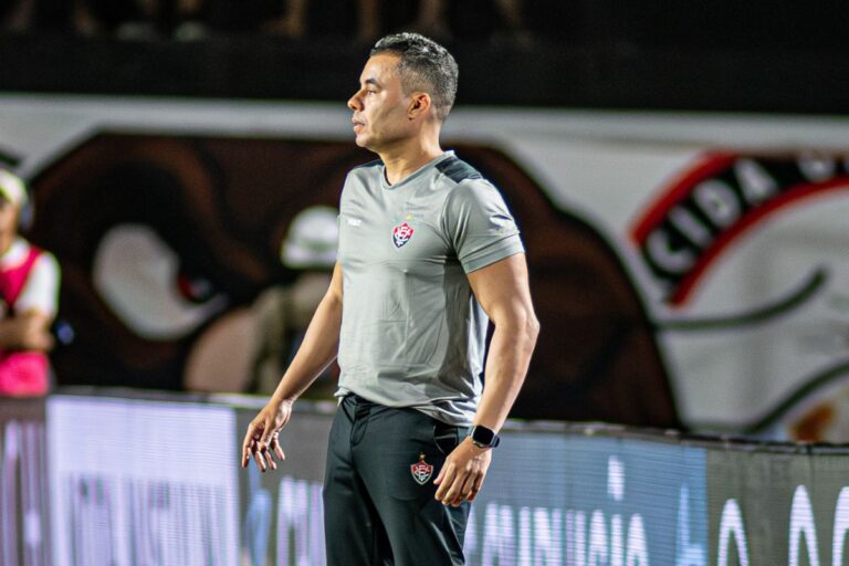 Jair Ventura provoca Bahia após vitória em Ba-Vi: “Clássico se vence”
