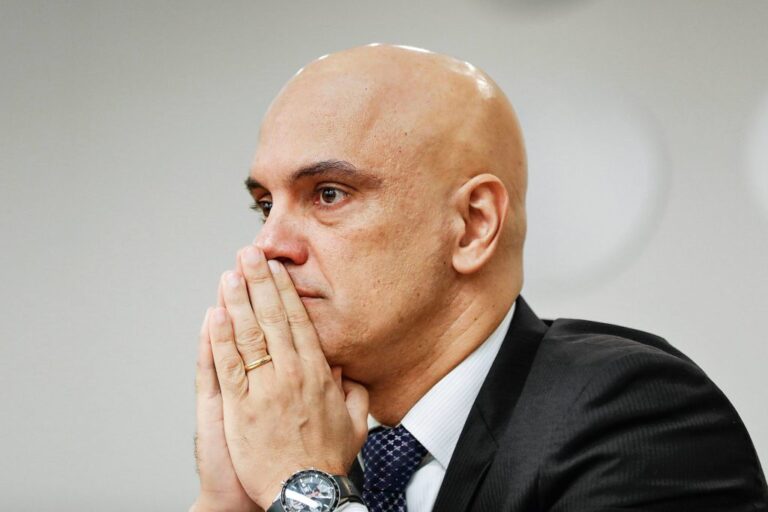 Peritos contestam explicações de Moraes sobre mensagens de Vorcaro e levantam novas dúvidas