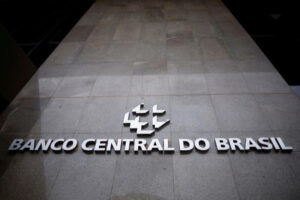 Brasil registra déficit de US$ 1,8 bilhão nas contas externas em abril: o que isso significa para a economia