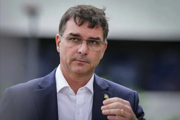 Flavio está em voo para os EUA