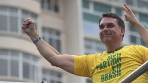 fuga de Flávio Bolsonaro pela Argentina após derrota para Lula