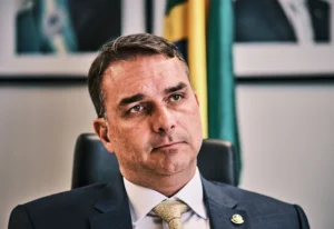 Eleições 2026: Flávio Bolsonaro teve zero votos em 106 urnas, enquanto Lula recebeu quase 15 mil, aponta levantamento